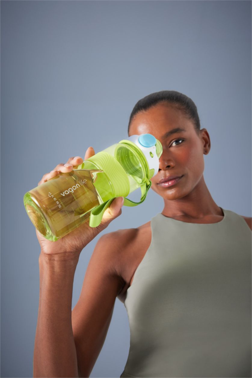 Woman Green Unisex 600 ml Water Bottle