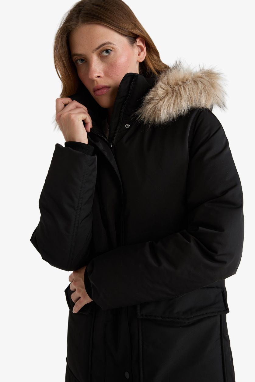 Kadın Siyah Su Geçirmez Relax Fıt Kapüşonlu Parka