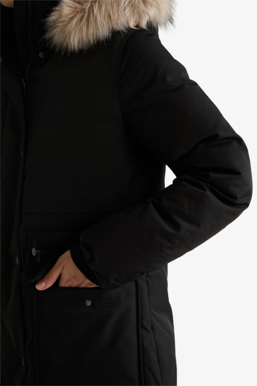 Әйелдерге қара бас киімді Пальто