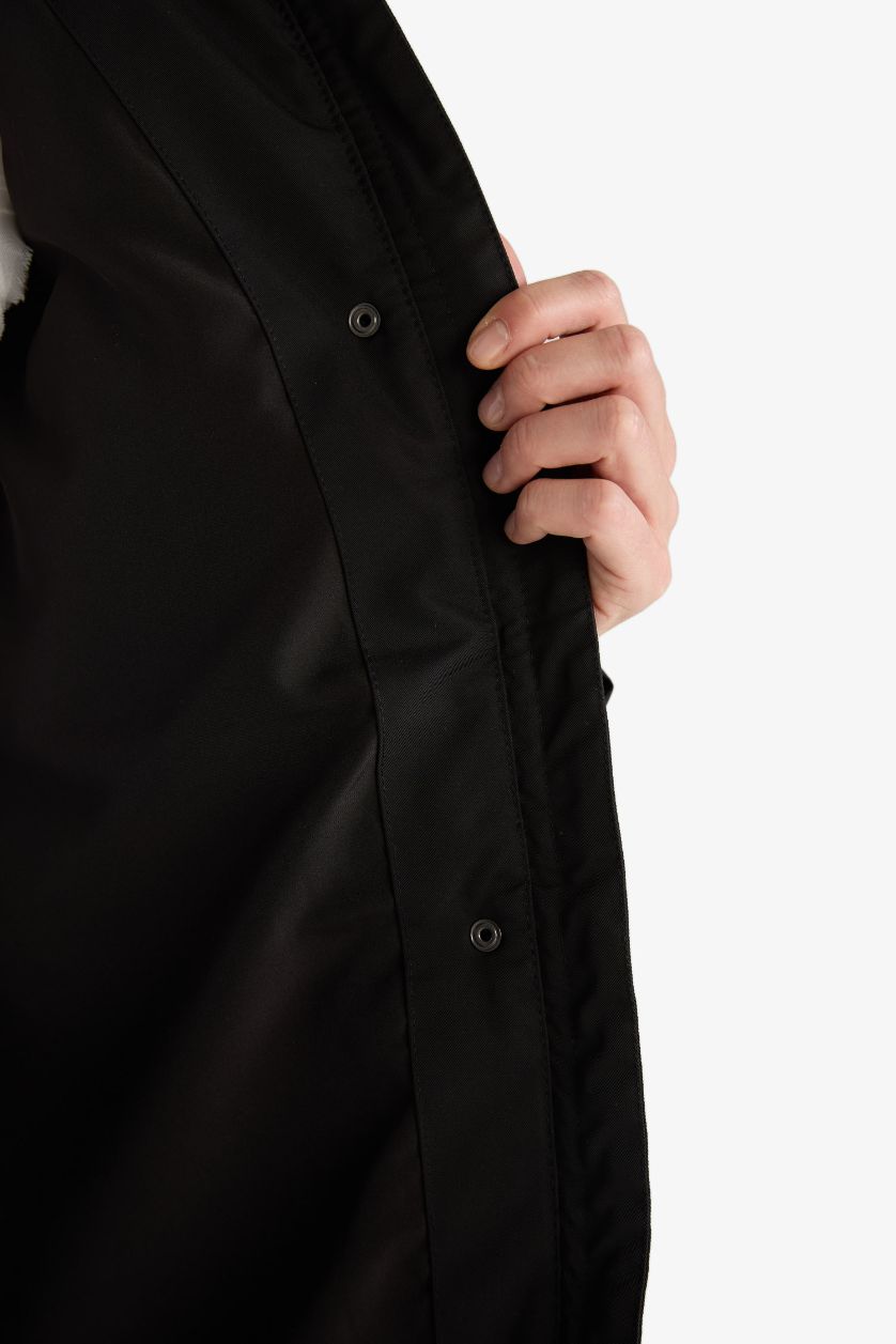 Kadın Siyah Su Geçirmez Relax Fıt Kapüşonlu Parka