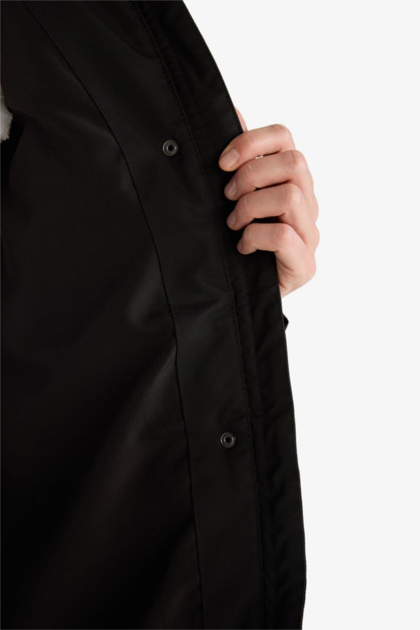 Әйелдерге қара бас киімді Пальто