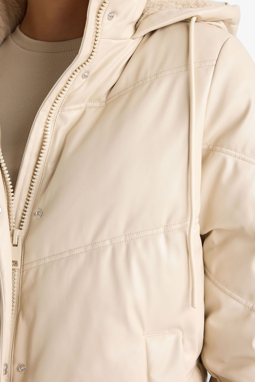 حريمي بيج فاتح جاكيت بامب طويل وتر بروف قصة مريحة بكابيشون