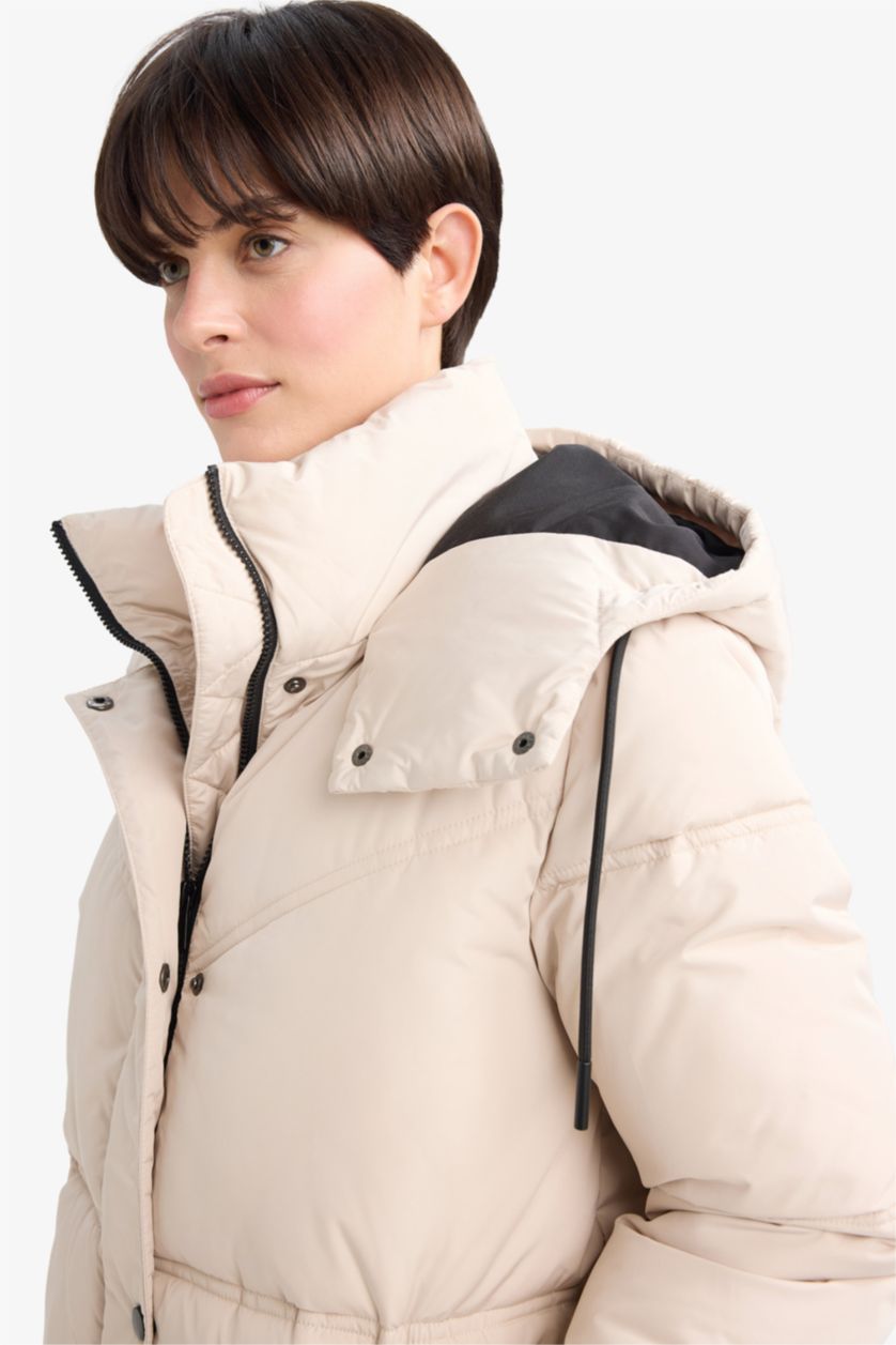 Әйелдерге ашық реңк бас киімді Пальто