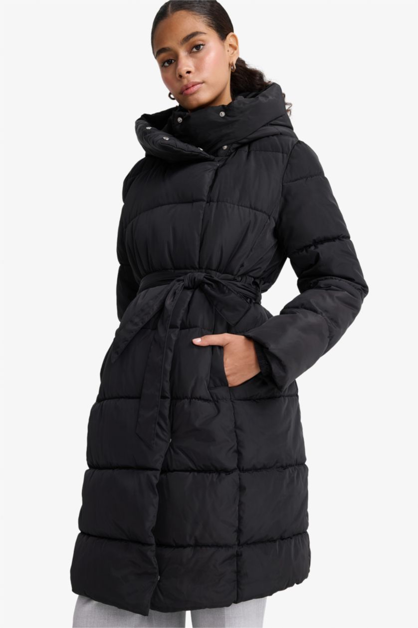 Әйелдерге қара бас киімді Пальто