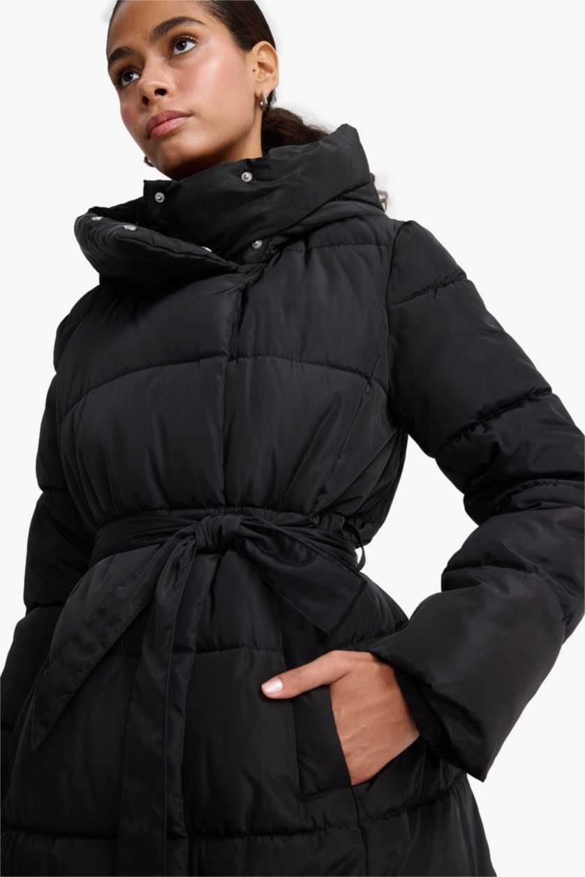 Әйелдерге қара бас киімді Пальто