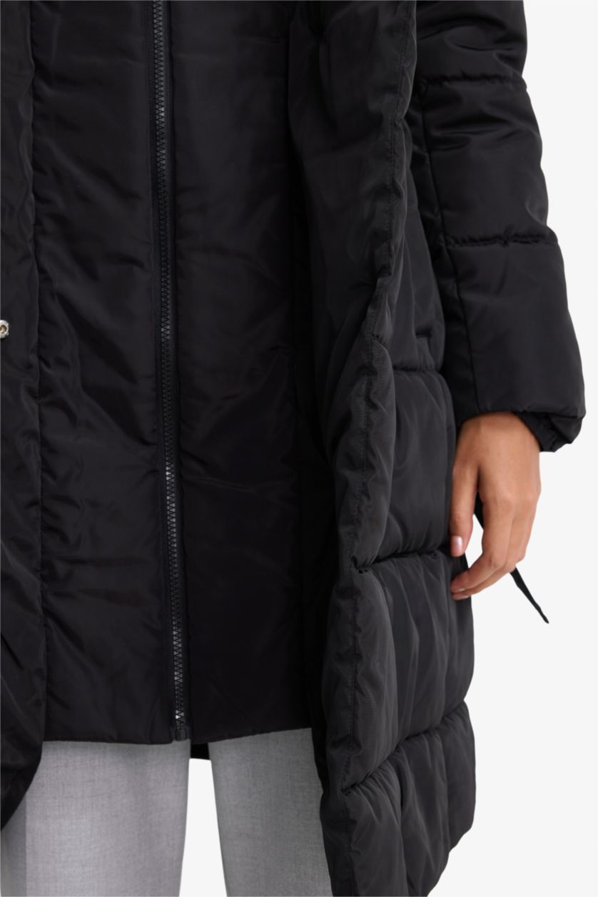 Әйелдерге қара бас киімді Пальто