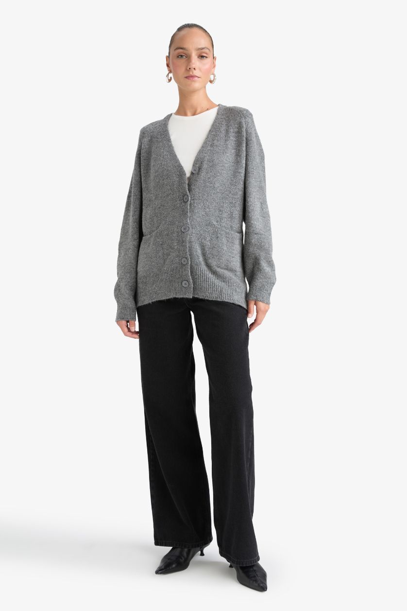 Kadın Açık Gri Oversize Geniş Kalıp V Yaka Yumuşak Dokulu Düğmeli Hırka