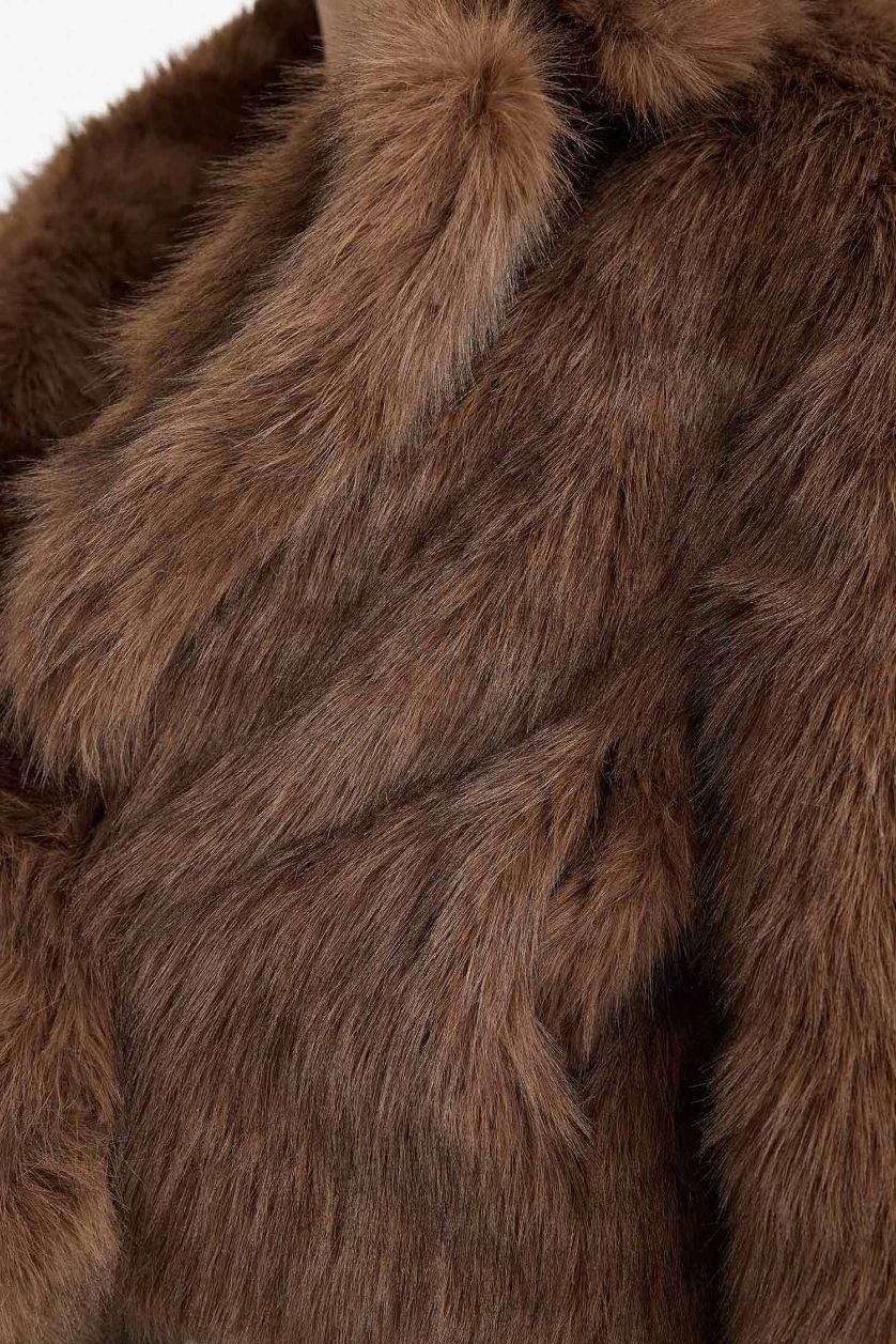 Kadın Kahve Regular Fit Düğmeli Kısa Suni Kürk