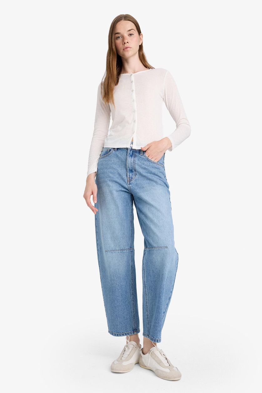 Woman Blue Barrel Fit Regular Waist Straight Leg Ankle Length Jeans