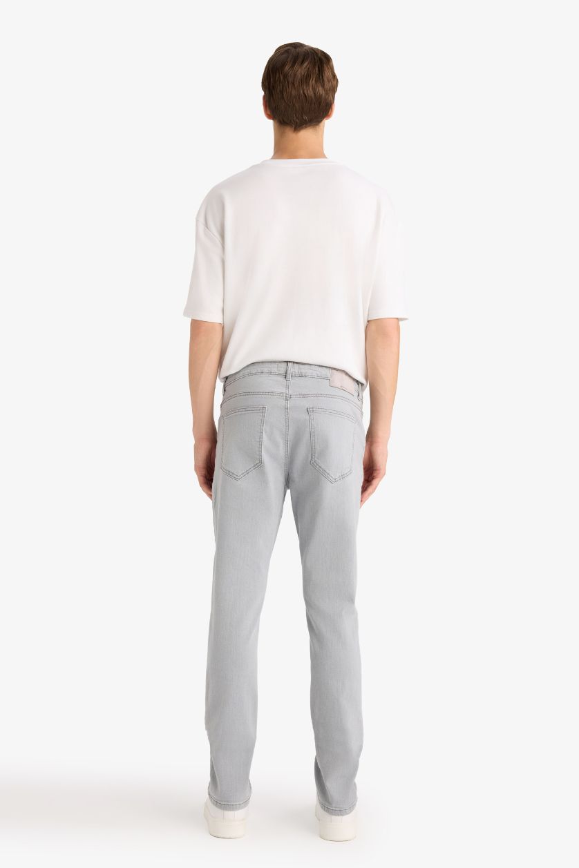 رجال رمادي فاتح بنطرون جينز بيدرو سليم فيت وخصر عادي