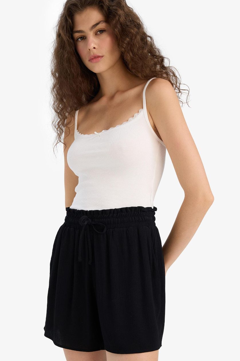 Woman Black Normal Waist Short Leg Crinkle Viscose Shorts