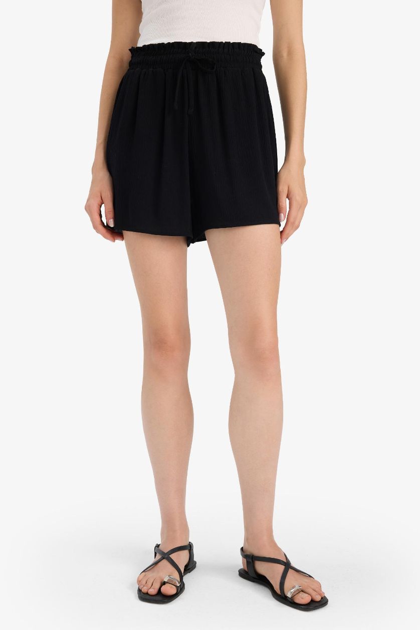 Woman Black Normal Waist Short Leg Crinkle Viscose Shorts