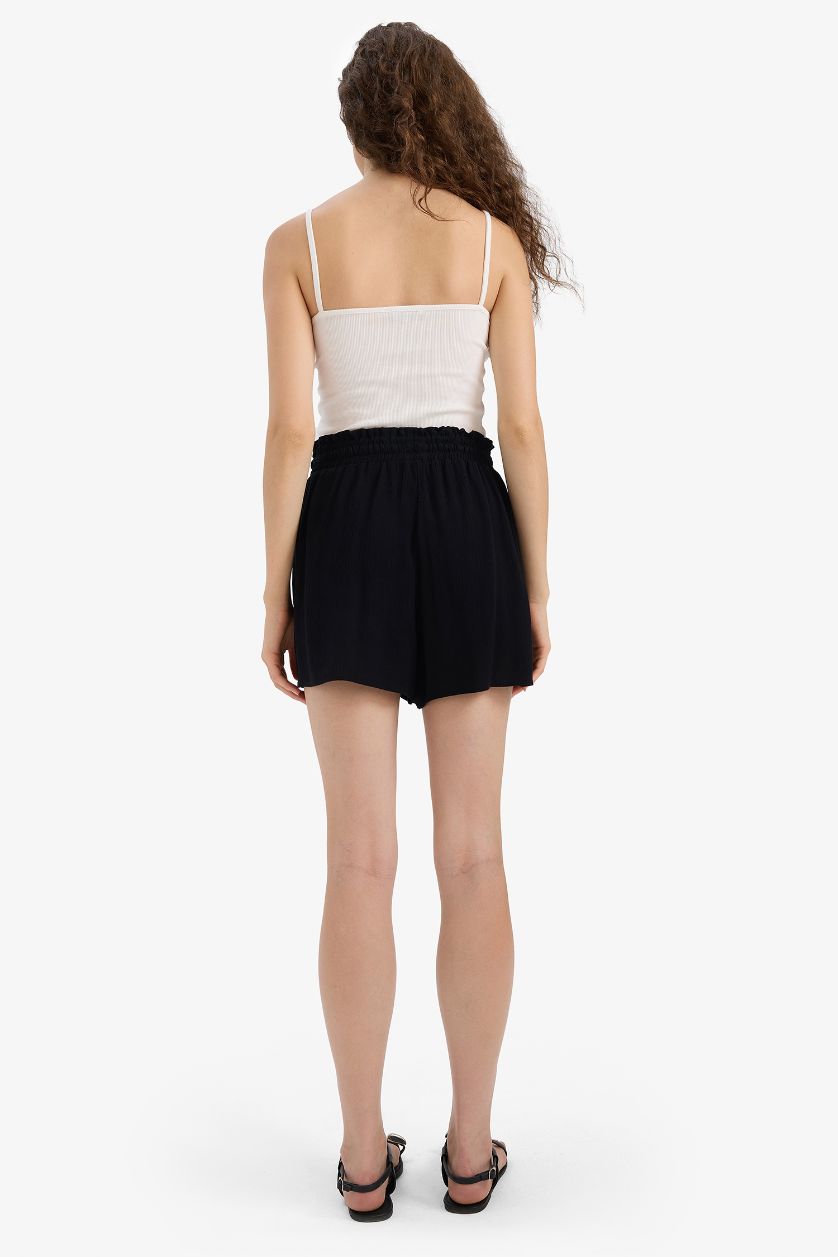 Woman Black Normal Waist Short Leg Crinkle Viscose Shorts