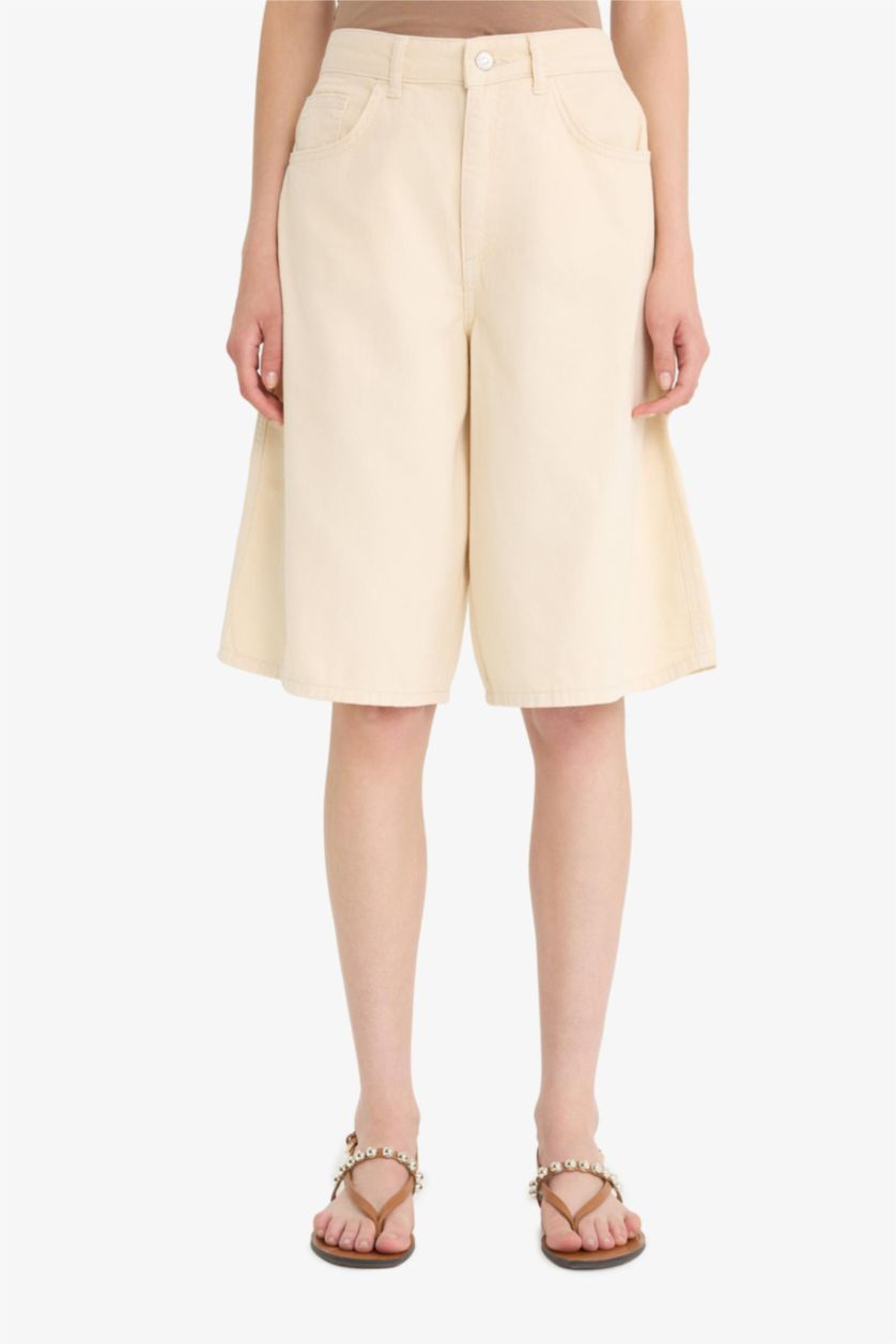 Woman Ecru Normal Waist Short Leg Gabardine Bermuda Shorts