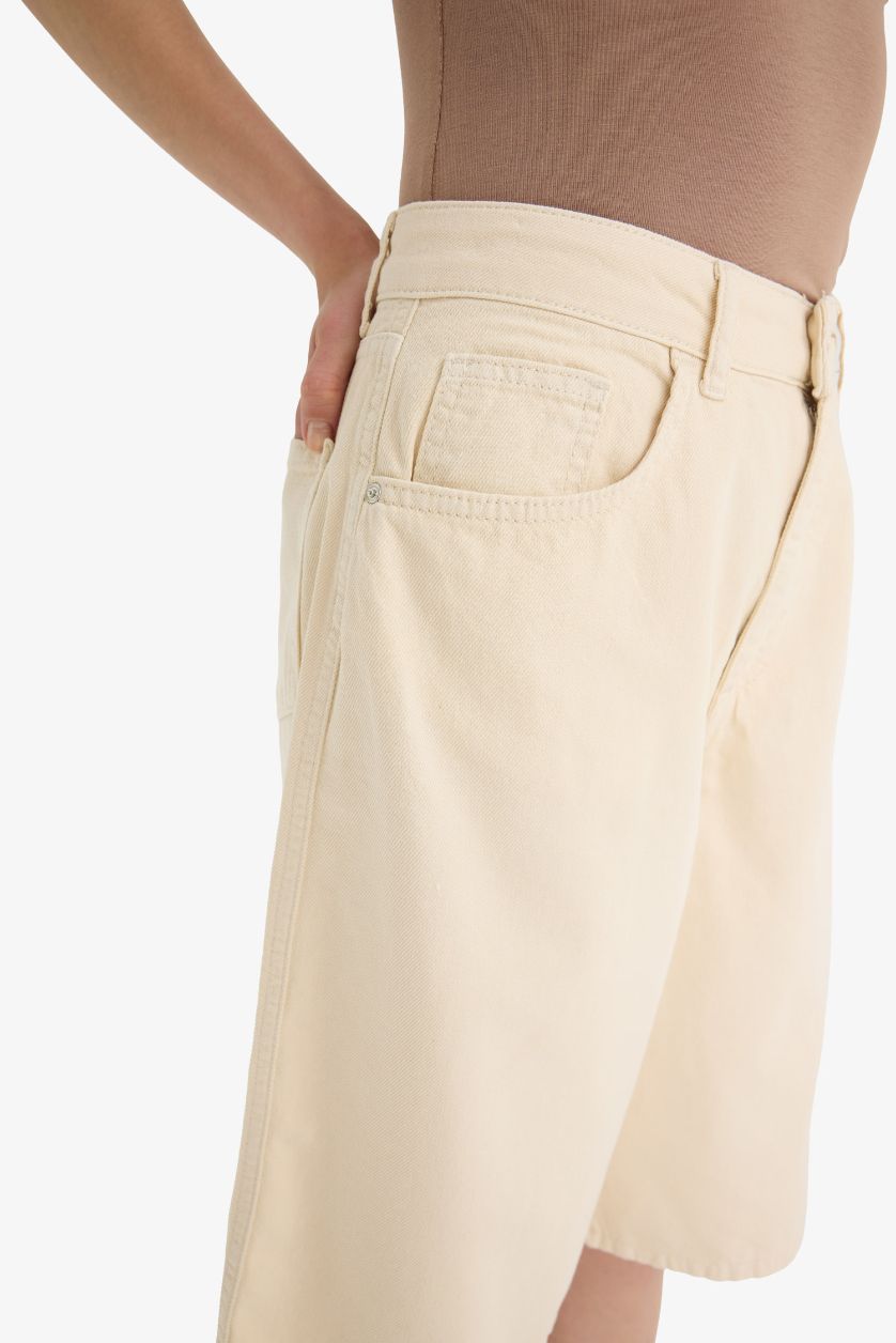 Woman Ecru Normal Waist Short Leg Gabardine Bermuda Shorts