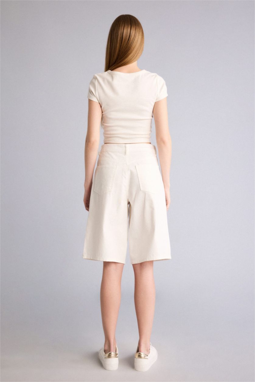 Kadın Kırık Beyaz Gabardin Bermuda Şort
