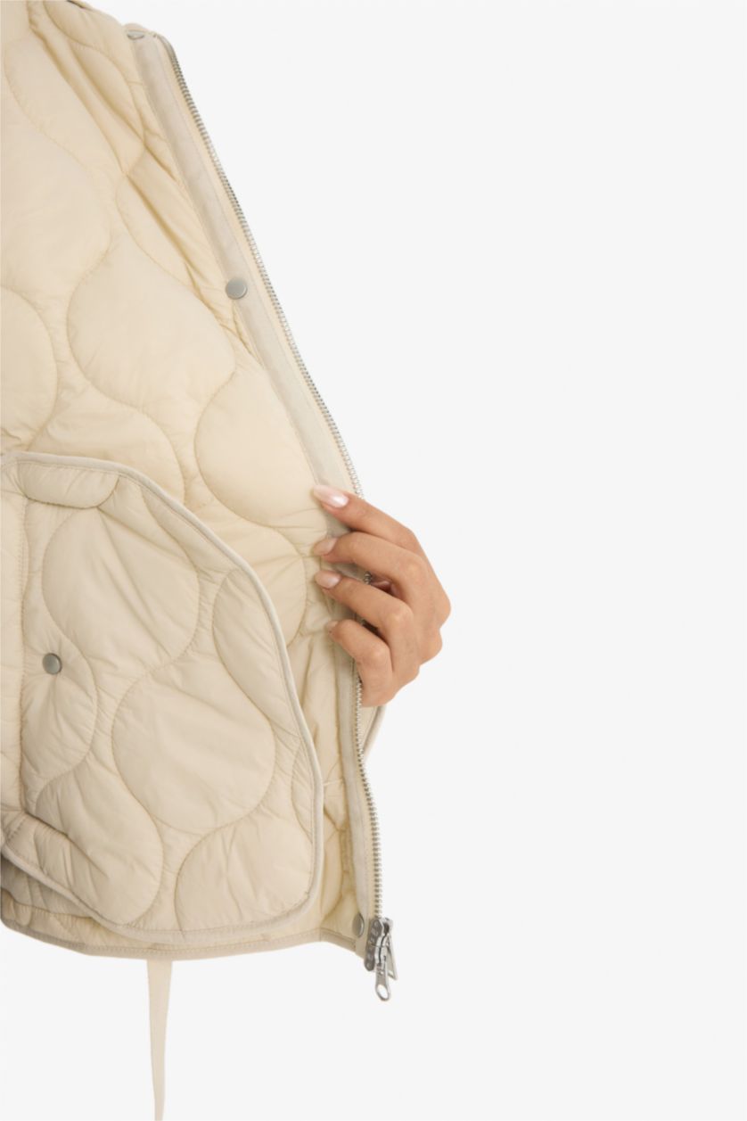 Kadın Ekru Su Geçirmez Regular Fit Çıtçıtlı Fermuarlı Kapitoneli Mont