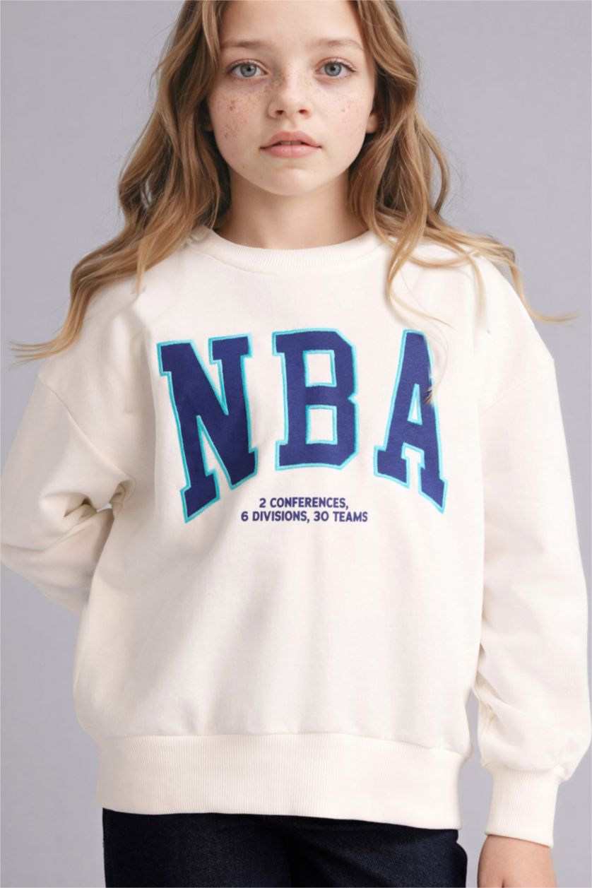 GIRLS & TEENS Ecru Oversize Fit NBA Licensed Crew Neck Sweatshirt