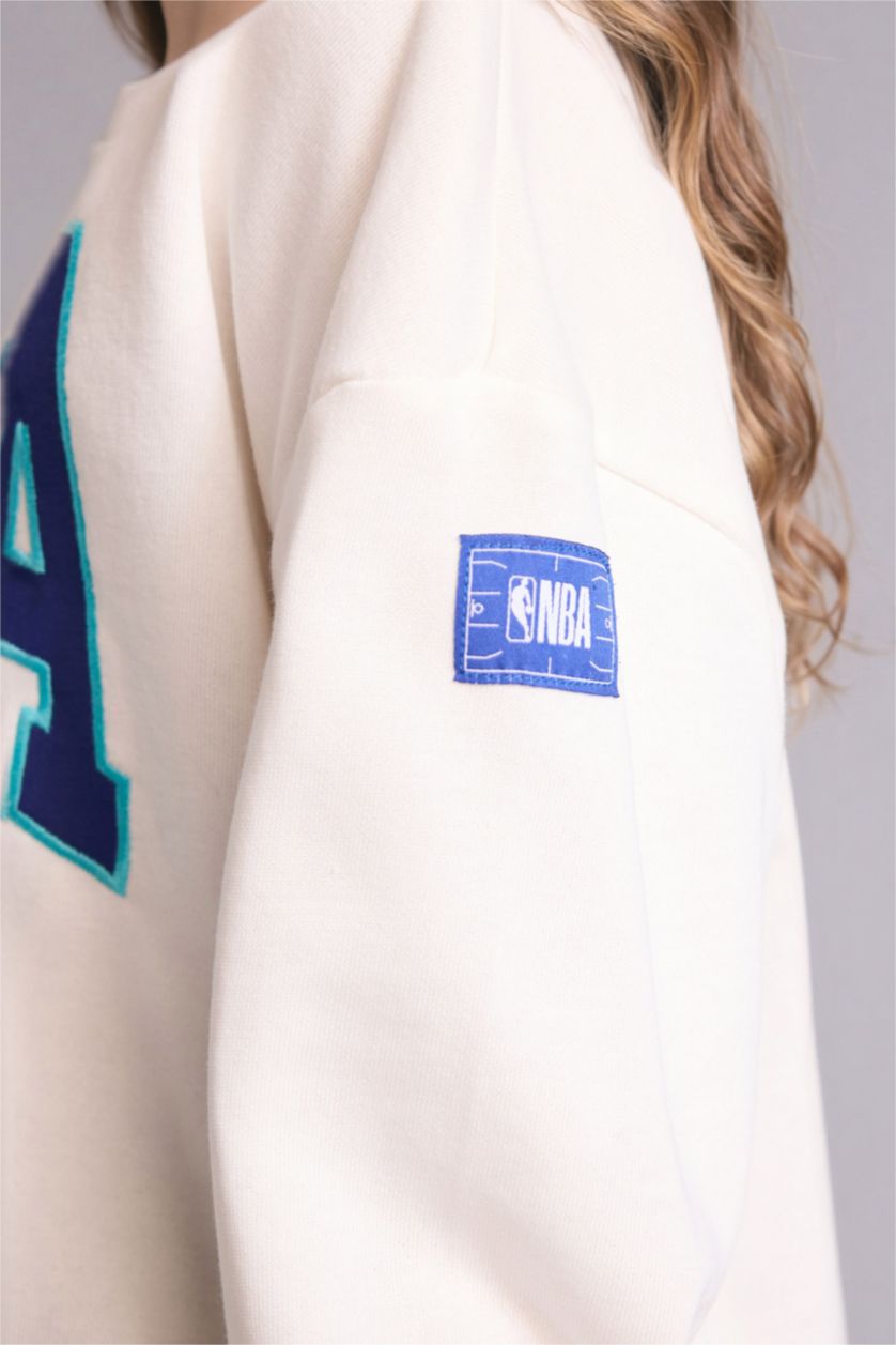 GIRLS & TEENS Ecru Oversize Fit NBA Licensed Crew Neck Sweatshirt