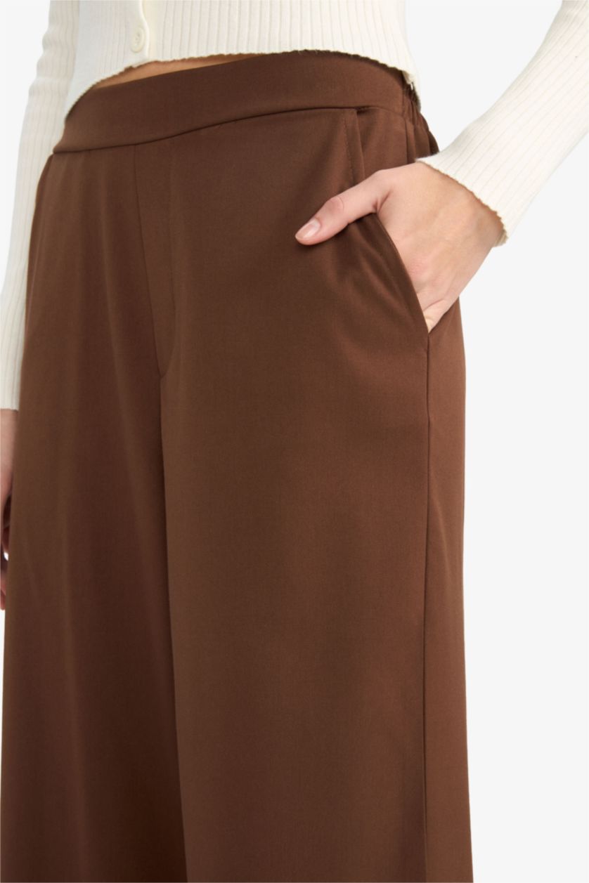 حريمي بني بنطلون وايد ليج برجل واسع