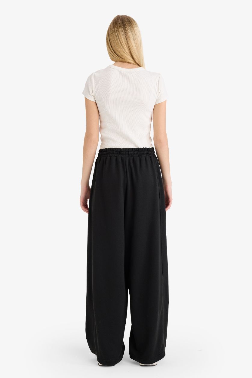 Woman Black Barrel Fit Trousers