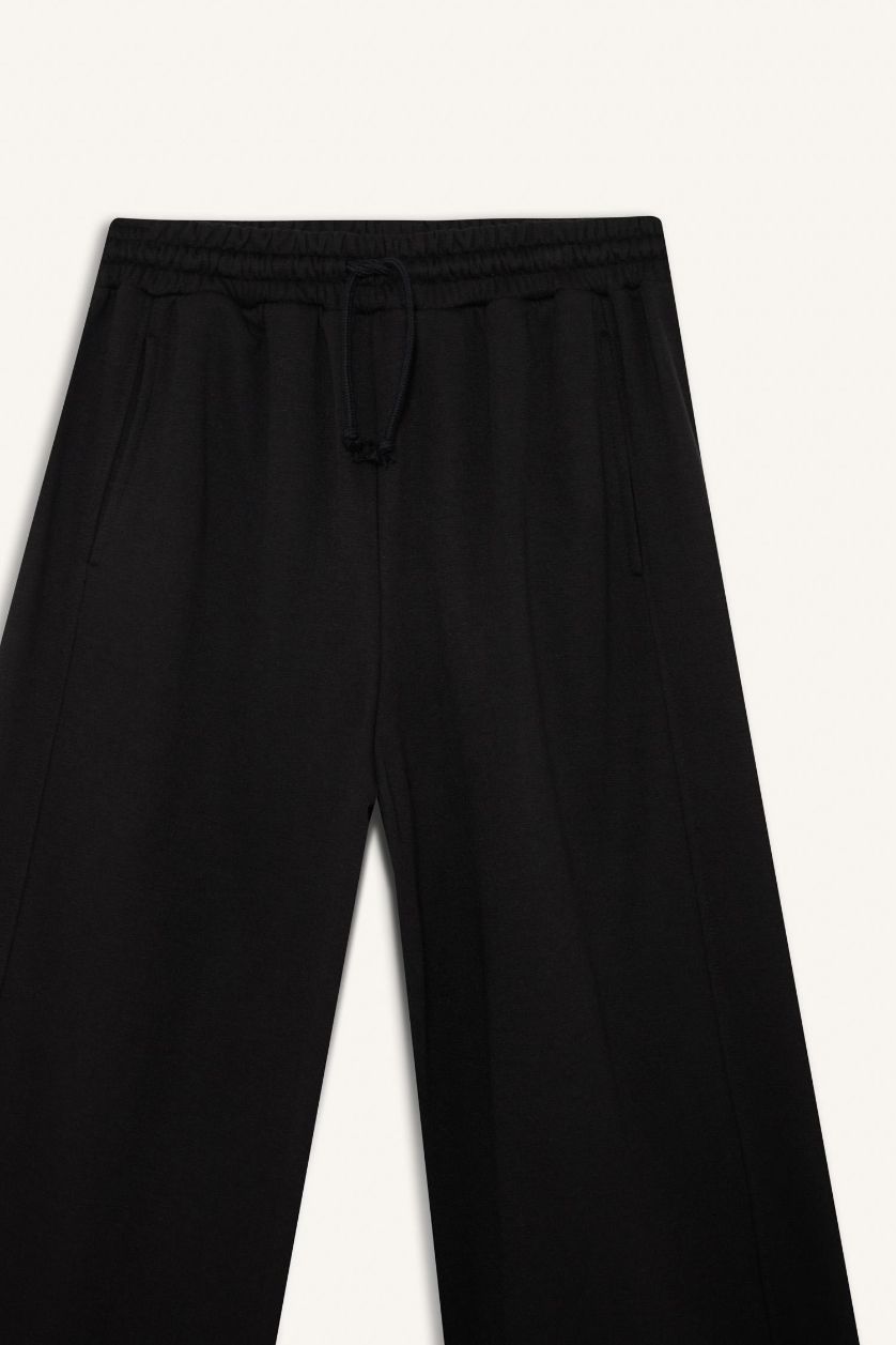 Woman Black Barrel Fit Trousers
