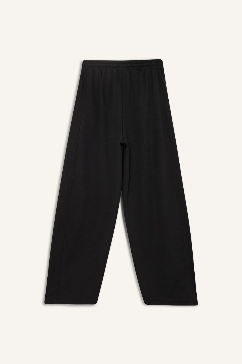 Woman Black Barrel Fit Trousers