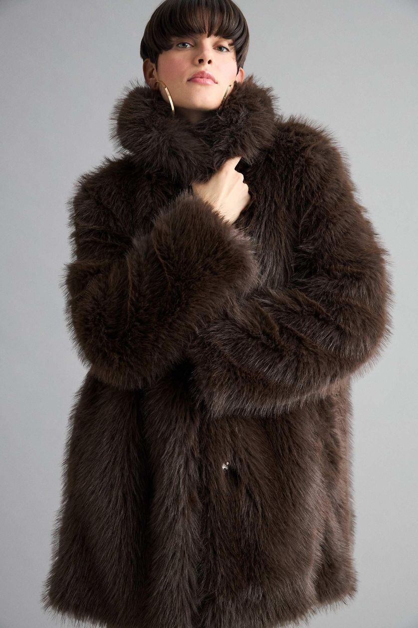 Woman Brown Regular Fit Zippered Faux Fur Jacket