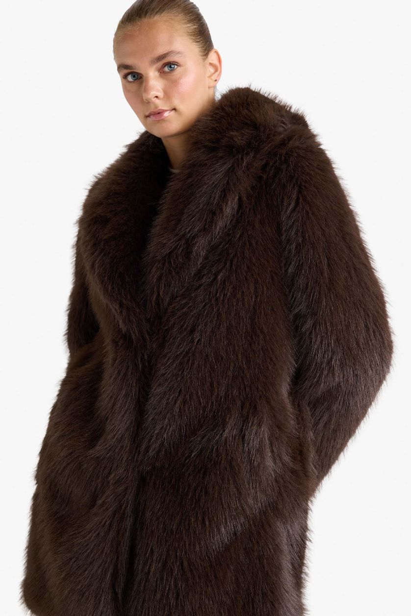 Woman Brown Regular Fit Zippered Faux Fur Jacket