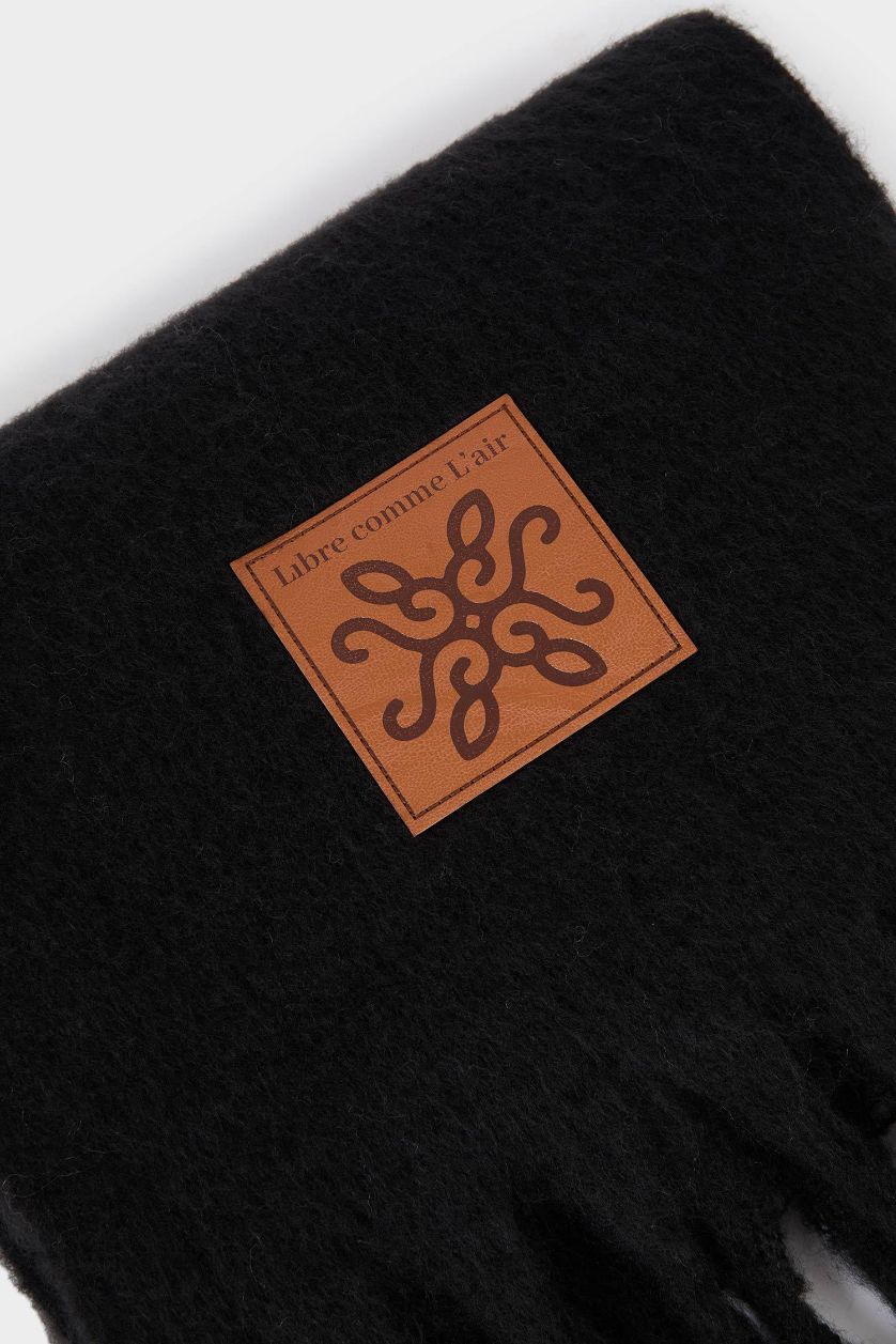Woman Black Woman Woven Label Scarf