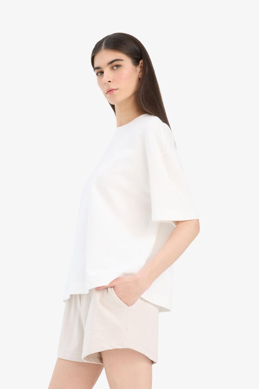 Kadın Bej Relax Fit Beli Lastikli Bağcıklı Bermuda Şort