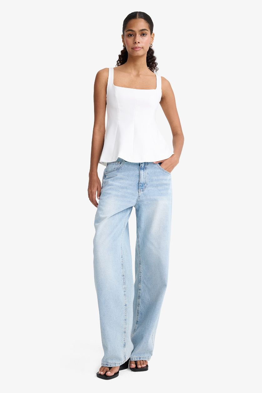 Woman Ecru Slim Fit Crew Neck Sleeveless Blouse