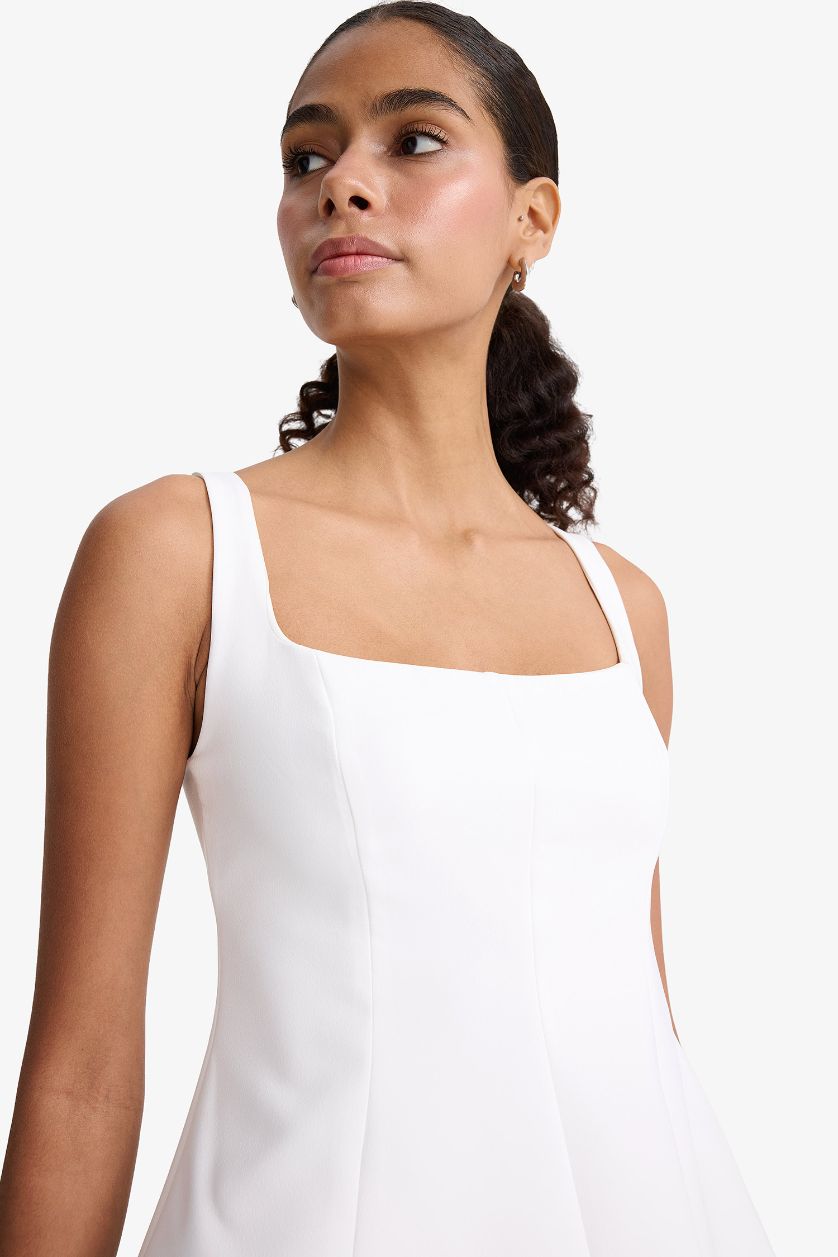 Woman Ecru Slim Fit Crew Neck Sleeveless Blouse