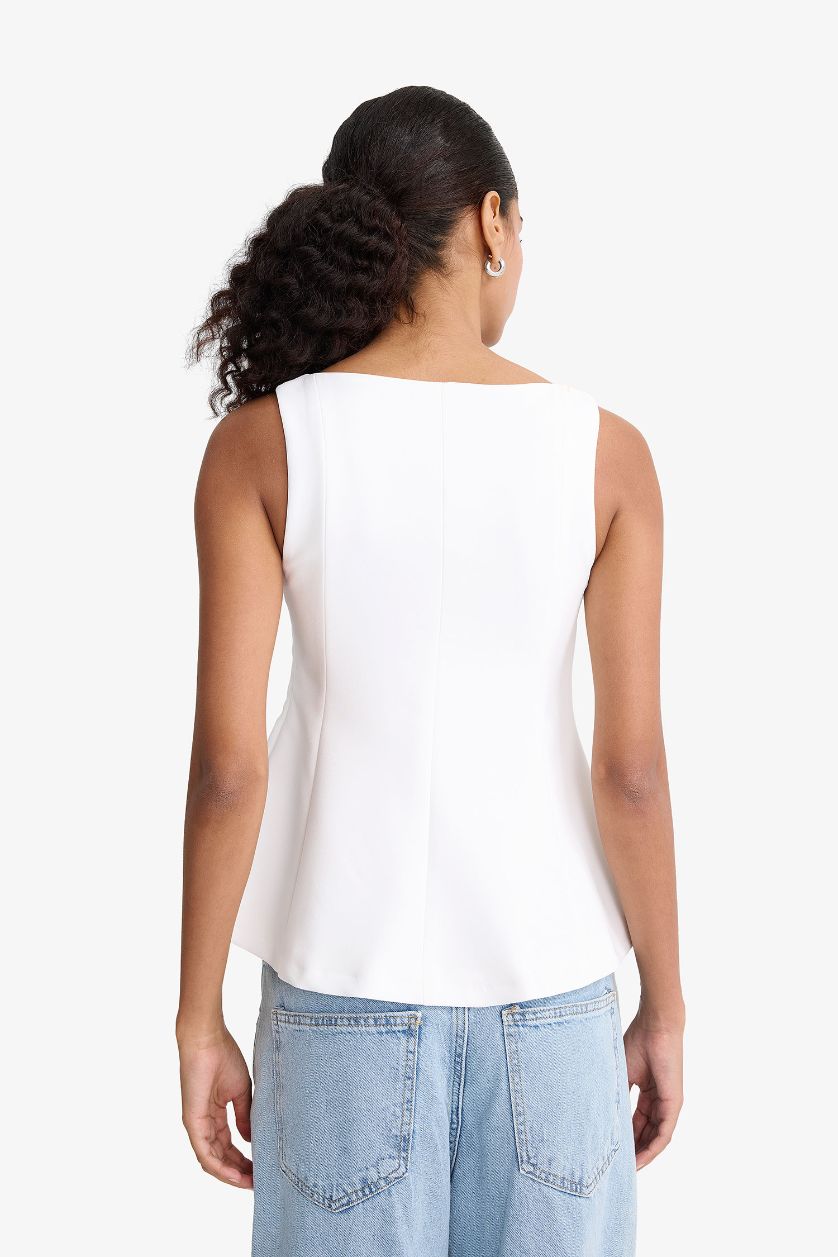 Woman Ecru Slim Fit Crew Neck Sleeveless Blouse