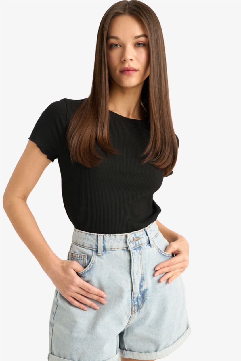 Kadın Siyah Fitted Bisiklet Yaka Basic Düz Kısa Kollu Siyah Tişört