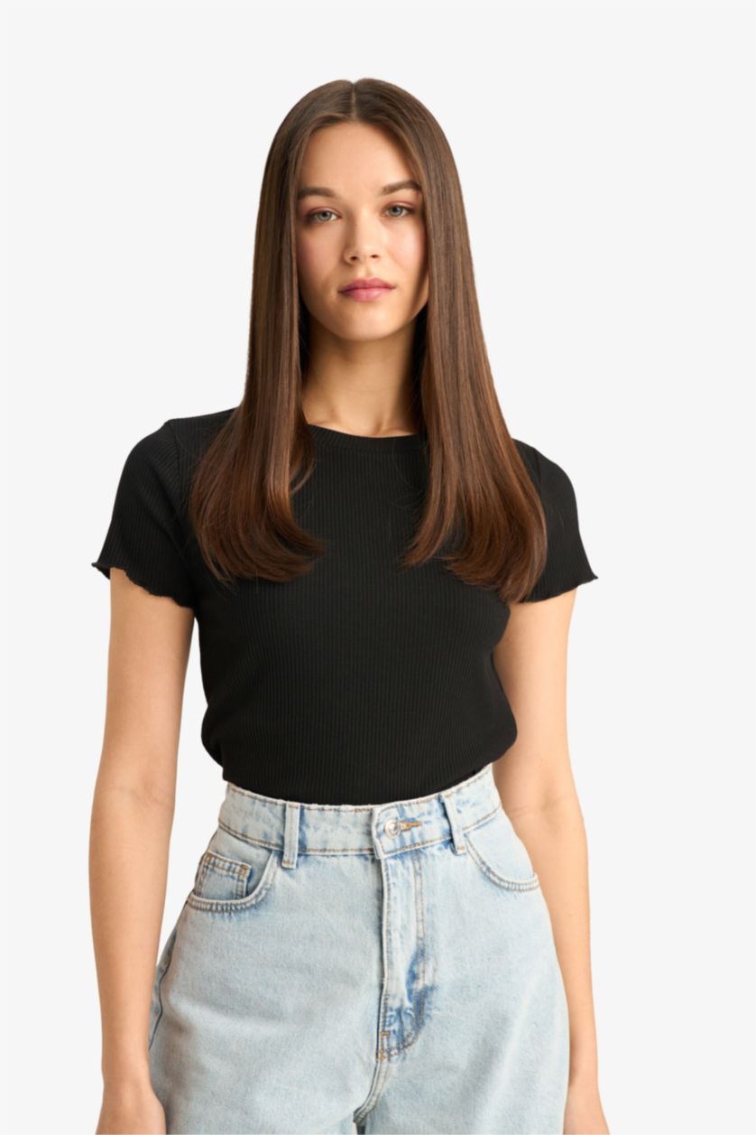 Kadın Siyah Fitted Bisiklet Yaka Basic Düz Kısa Kollu Siyah Tişört