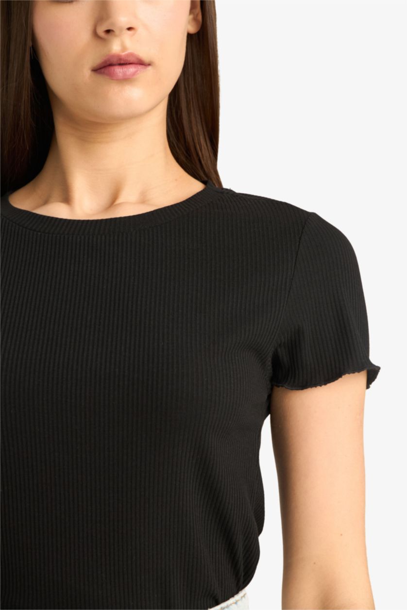 Kadın Siyah Fitted Bisiklet Yaka Basic Düz Kısa Kollu Siyah Tişört