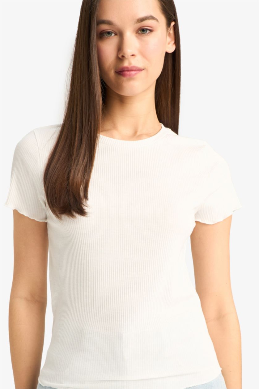 Kadın Kırık Beyaz Fitted Bisiklet Yaka Basic Düz Kısa Kollu Beyaz Tişört