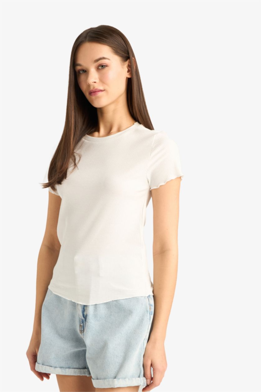 Kadın Kırık Beyaz Fitted Bisiklet Yaka Basic Düz Kısa Kollu Beyaz Tişört