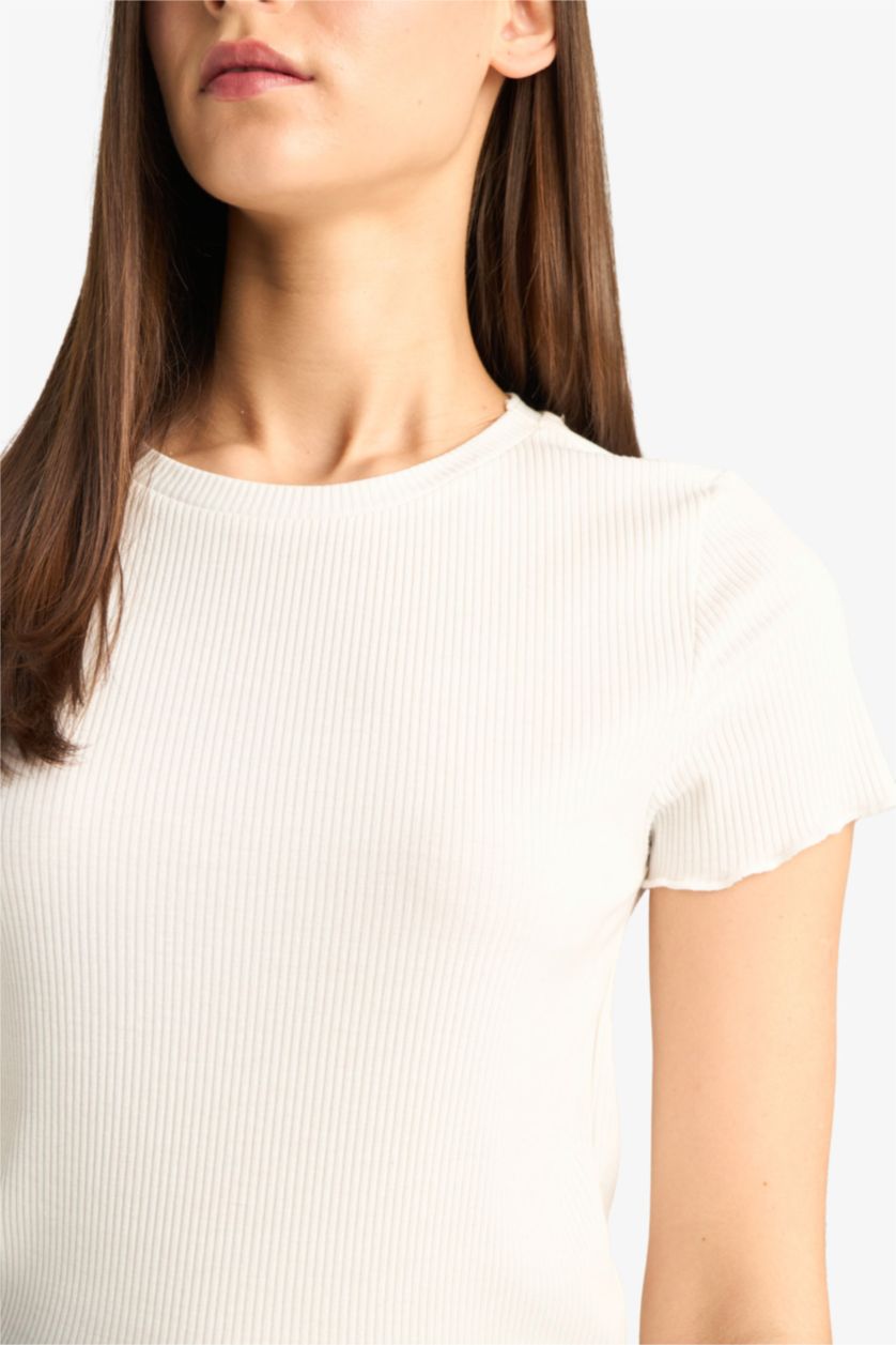 Kadın Kırık Beyaz Fitted Bisiklet Yaka Basic Düz Kısa Kollu Beyaz Tişört