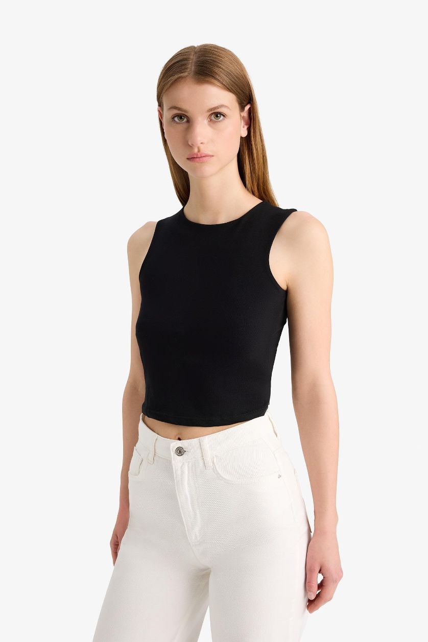 Woman Black Regular Fit Basic Crew Neck Black Tank Top