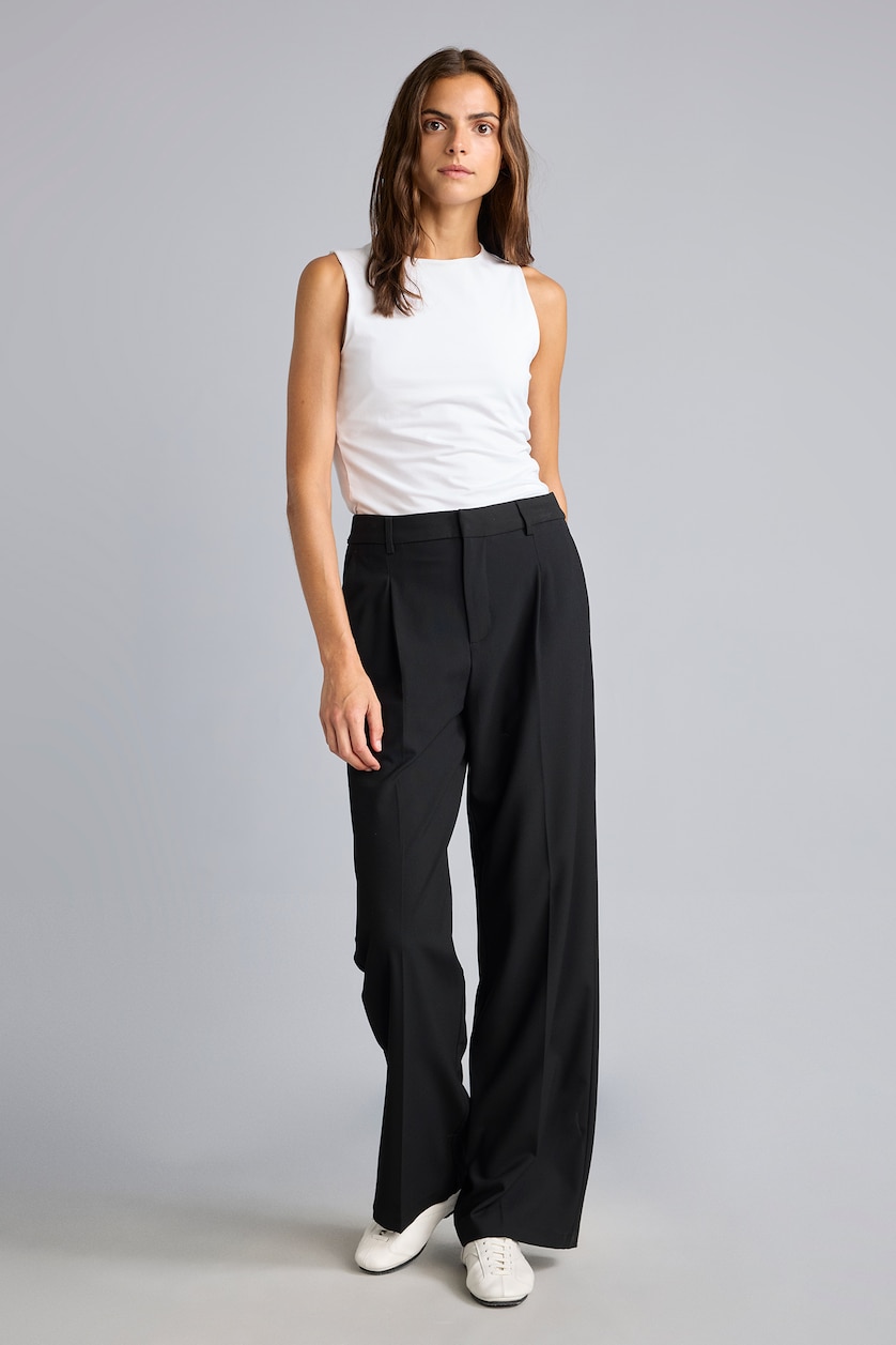 Women White Regular Fit Basic Crew Neck Tank Top