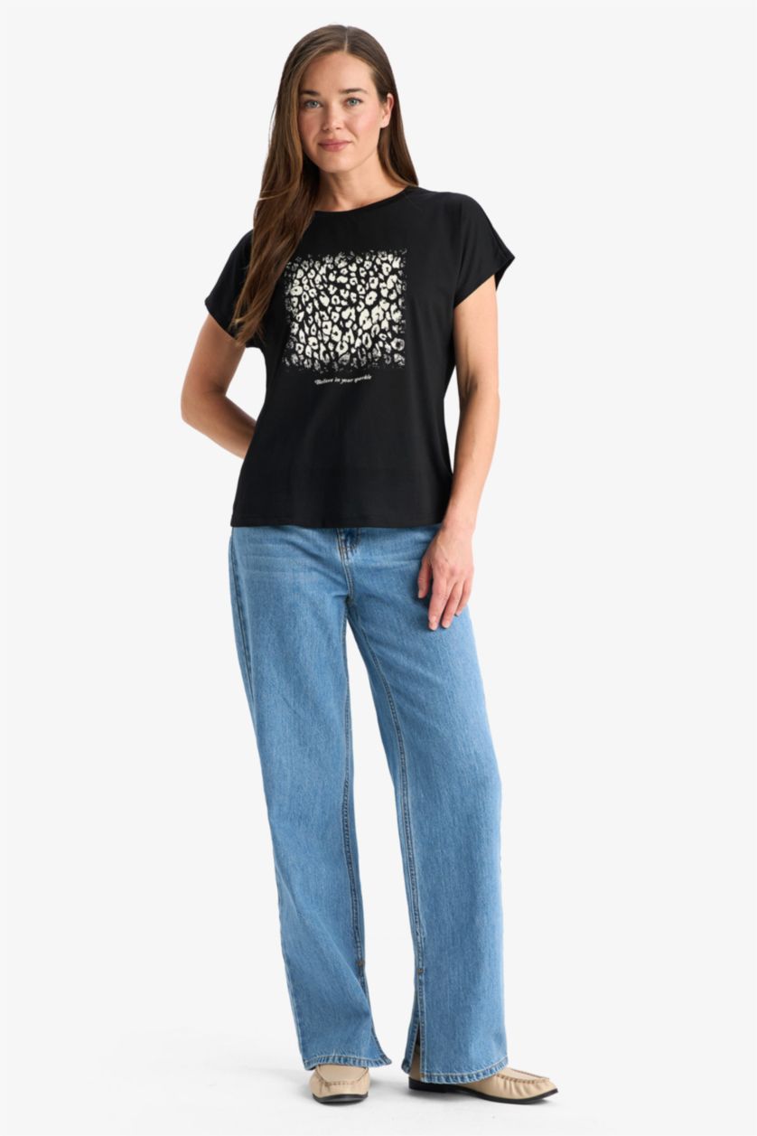 Woman Black Regular Fit Crew Neck Floral T-Shirt