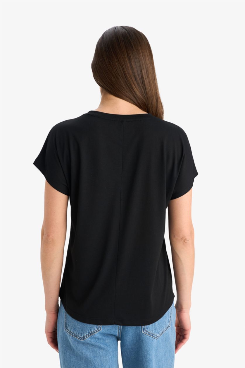 Woman Black Regular Fit Crew Neck Floral T-Shirt