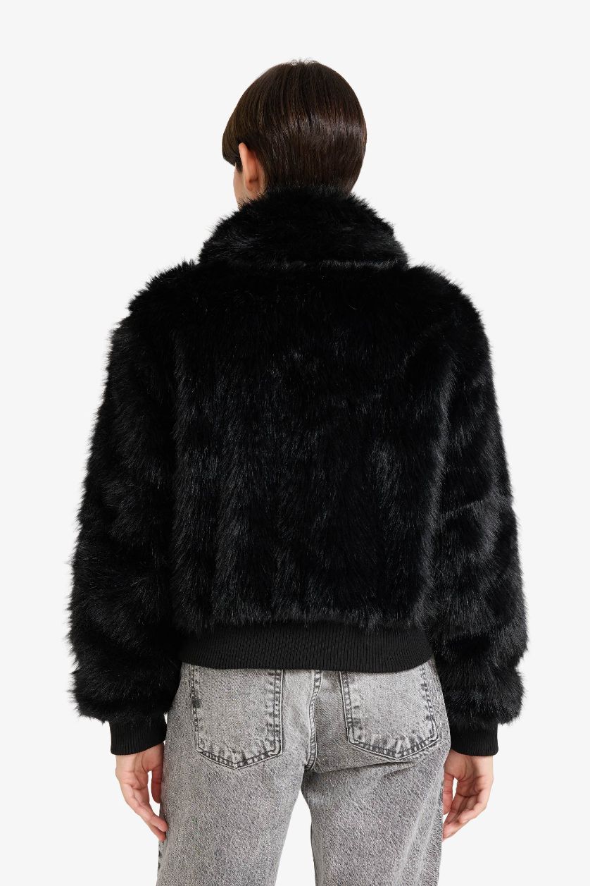 Kadın Siyah Regular Fit Fermuarlı Kısa Suni Kürk