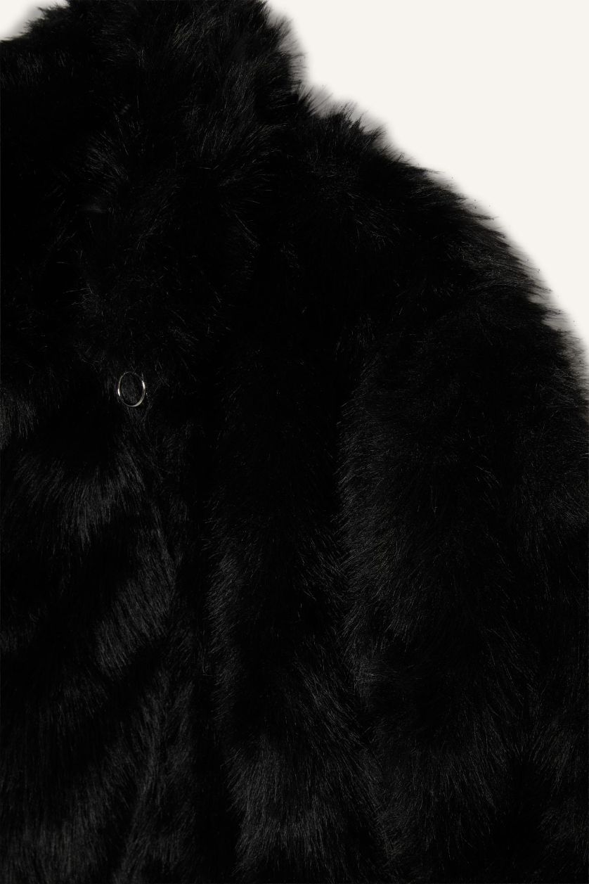 Kadın Siyah Regular Fit Fermuarlı Kısa Suni Kürk