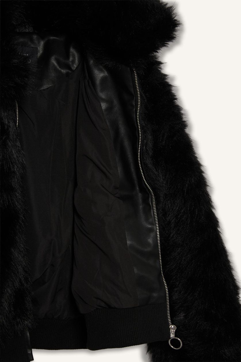 Kadın Siyah Regular Fit Fermuarlı Kısa Suni Kürk