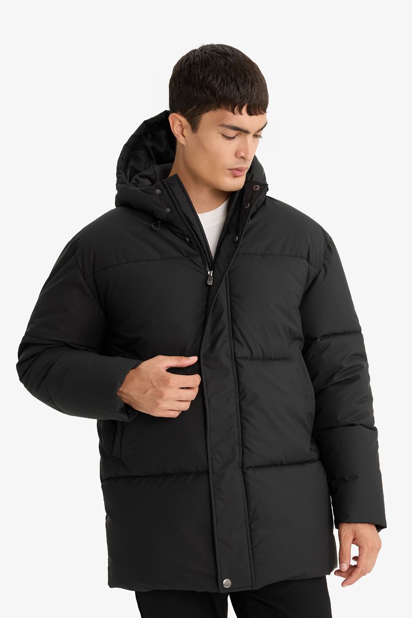 Erkek Siyah Su İtici Regular Fit Kapüşonlu Cepli Astarlı Rüzgar Geçirmez Fermuarlı Dolgulu Parka