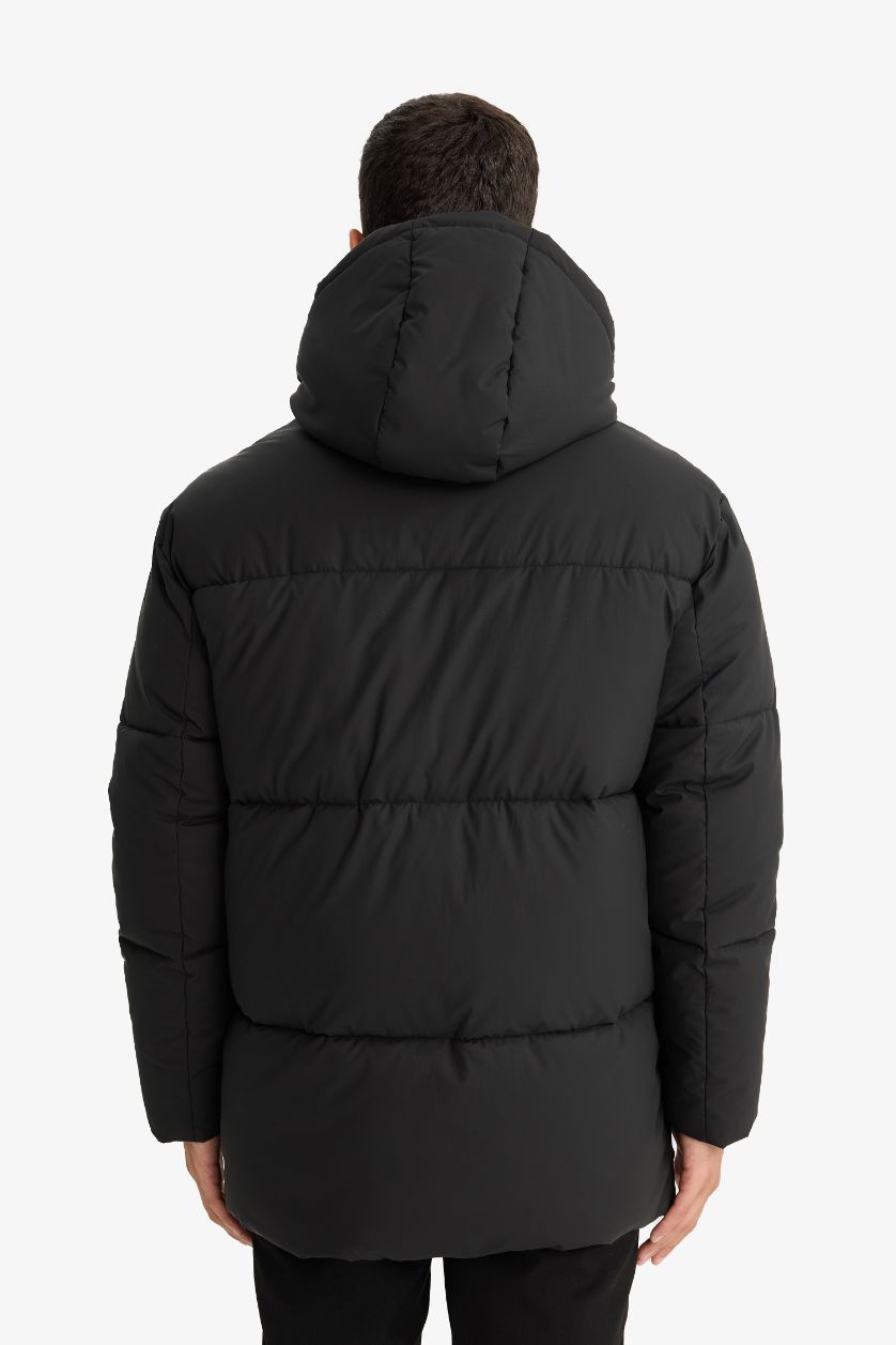Erkek Siyah Su İtici Regular Fit Kapüşonlu Cepli Astarlı Rüzgar Geçirmez Fermuarlı Dolgulu Parka