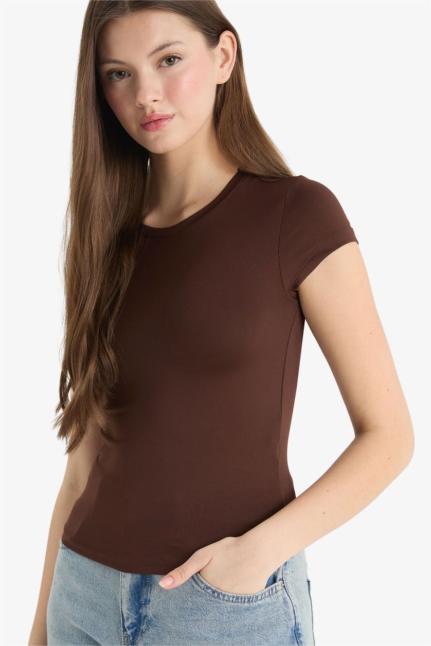 Kadın Açık Kahve Fıtted Bisiklet Yaka Kısa Kollu Tişört